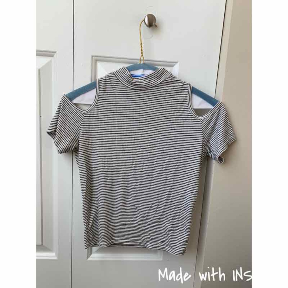 Black and white stipend crop top